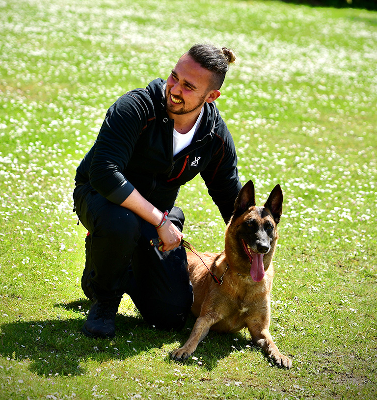 Bild von Hundetrainer und -züchter Samuel Noll // Vom Attraktor
